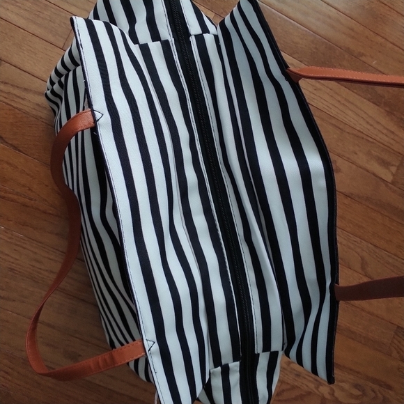 DSW Large Black White Stripe Weekender Travel Tote Bag - Picture 4 of 10